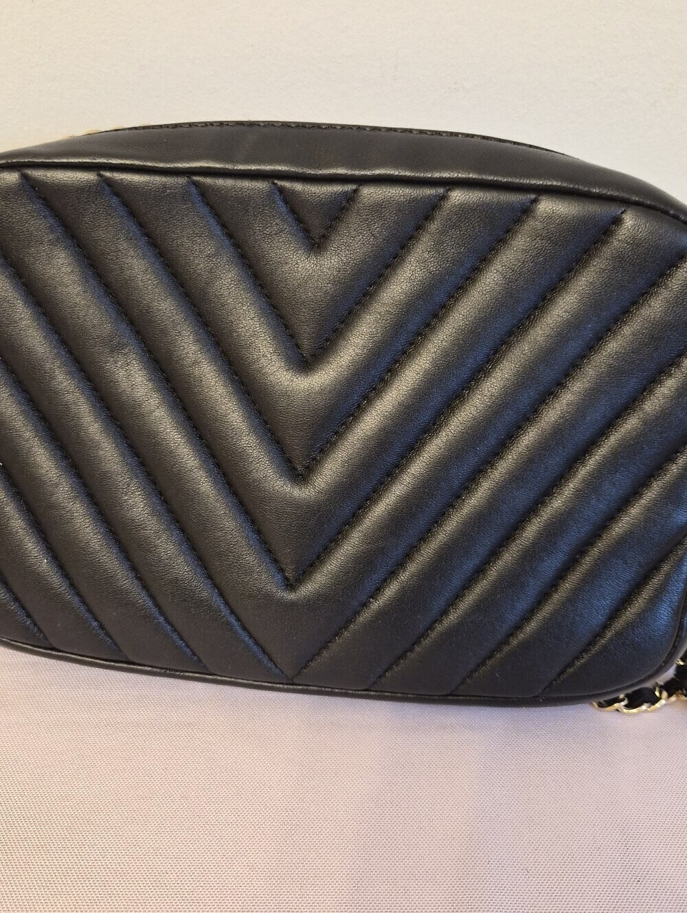 Chanel Chevron Camera Bag – Black Lambskin | 20 Series | Authenticated - Picture 5 of 13